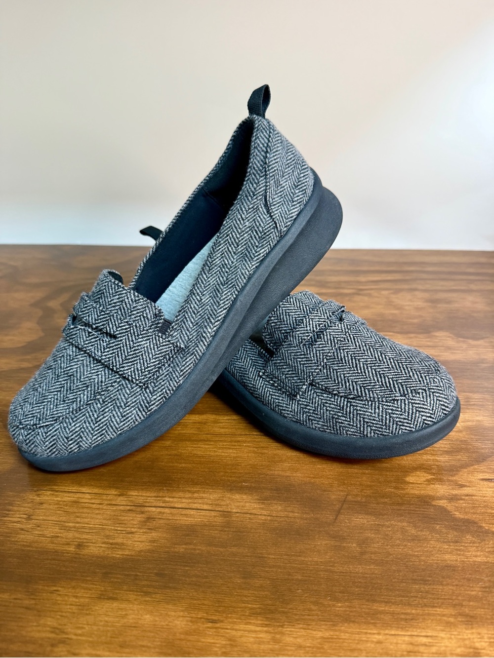 Clarks Women's 8 Gray Herringbone Cloudstepper Loafers